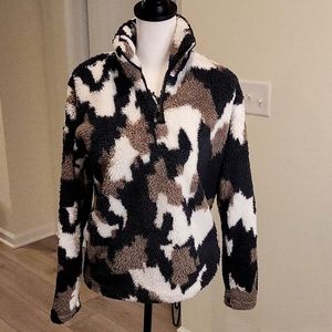 Eddie Bauer Plush jacket Size small.      Blended colors, black, brown,and white